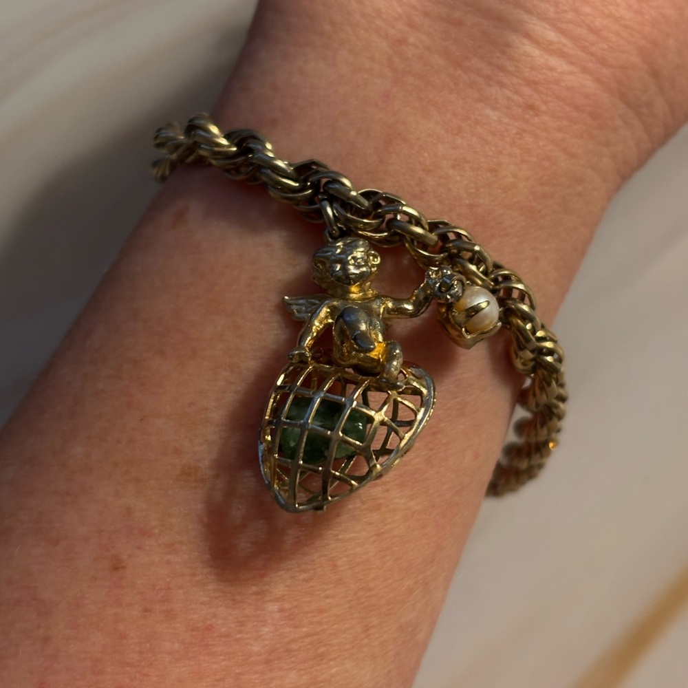 Vintage Coro Gold Tone Cupid Caged Heart Charm Bracelet 8”